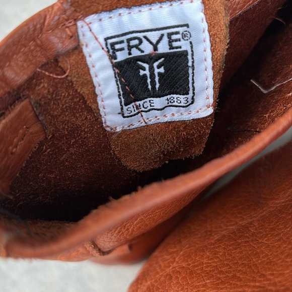 Frye Veronica Women’s Leather Buckle Short Boots Size 7.5B - Picture 2 of 8